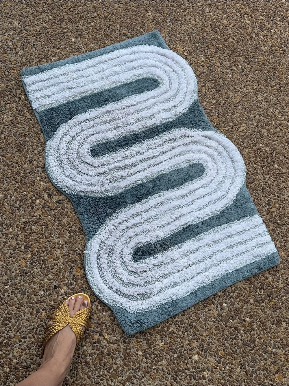 WEST ELM SWOOSH Gray and White Wave-Pattern Bath Mat